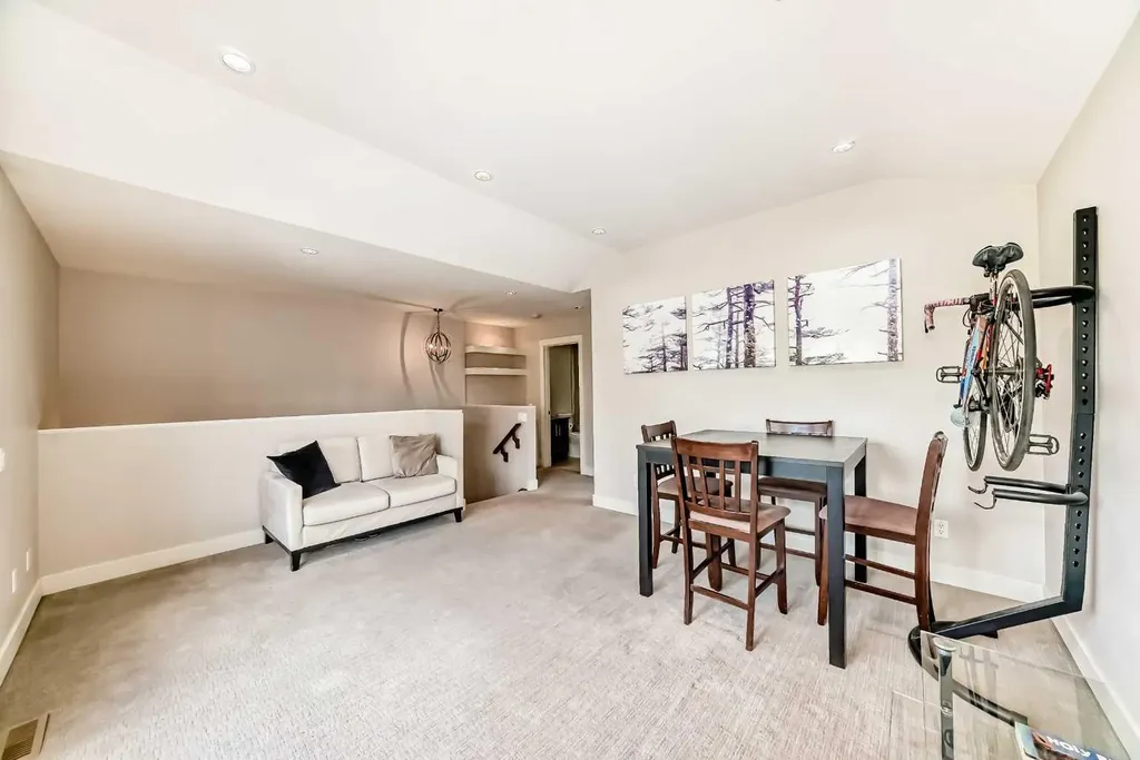 924 3 Avenue NW Calgary AB T2N 0J6