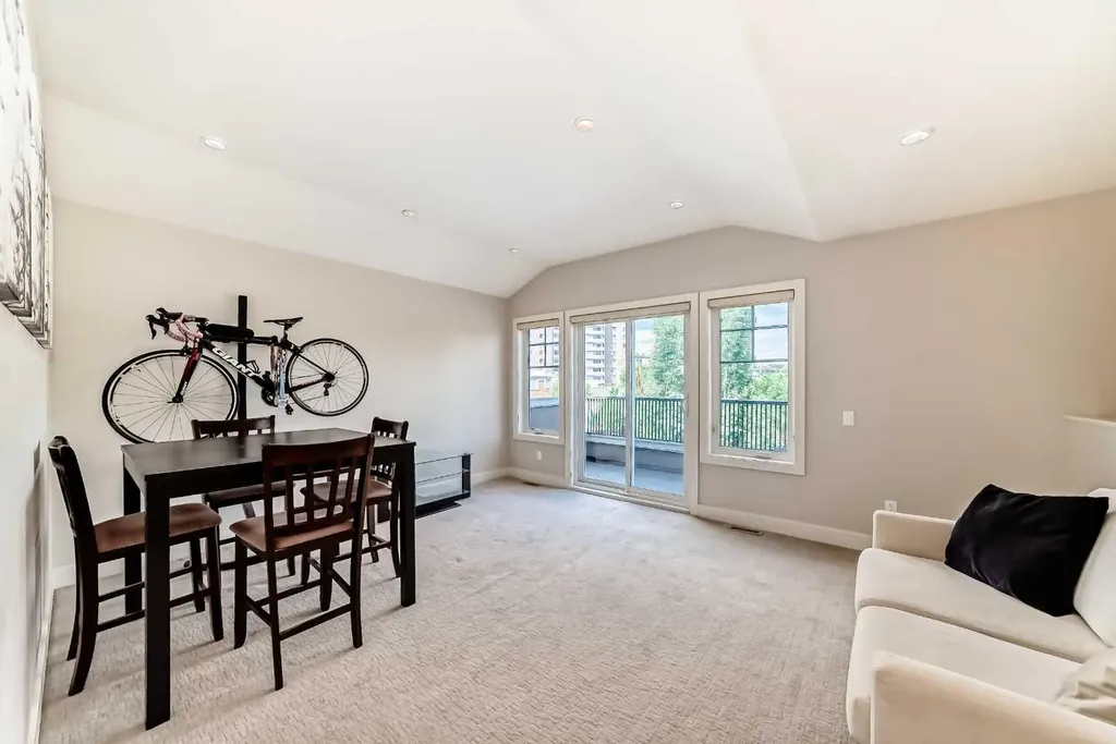 924 3 Avenue NW Calgary AB T2N 0J6