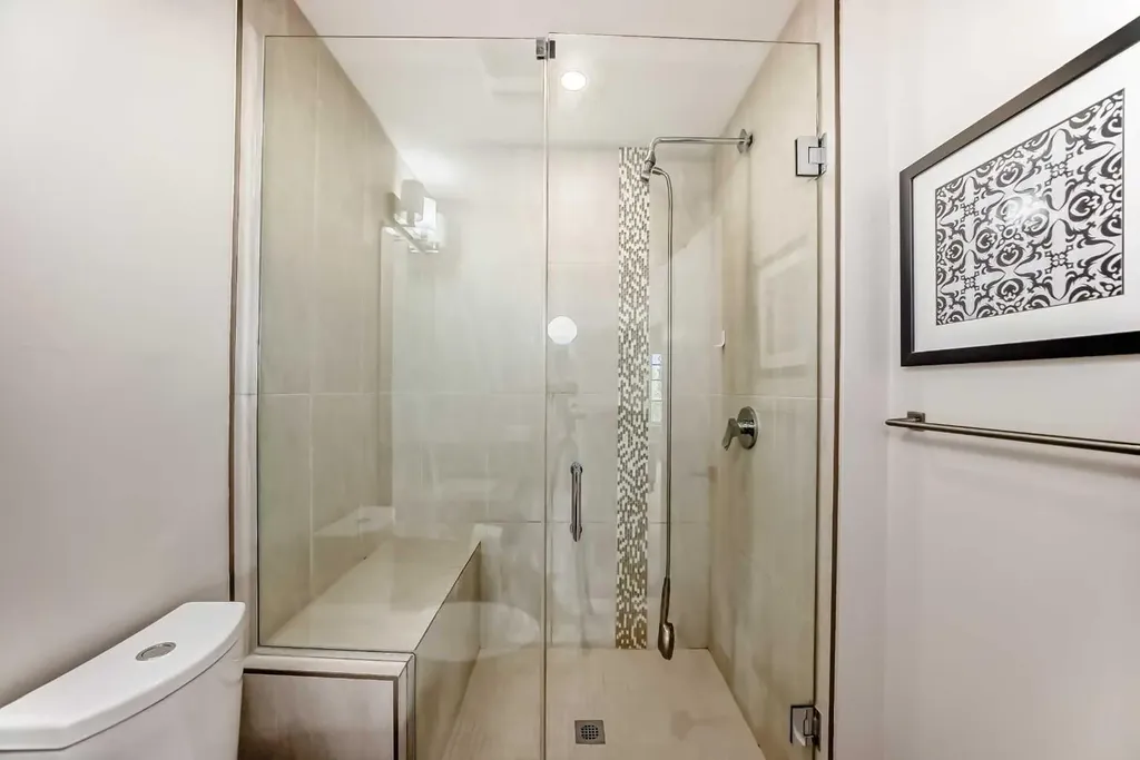 924 3 Avenue NW Calgary AB T2N 0J6