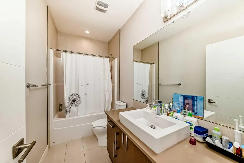 924 3 Avenue NW Calgary AB T2N 0J6