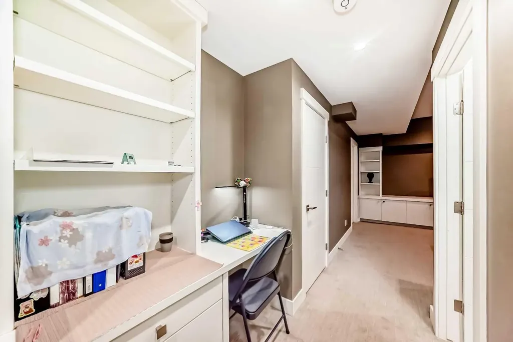 924 3 Avenue NW Calgary AB T2N 0J6