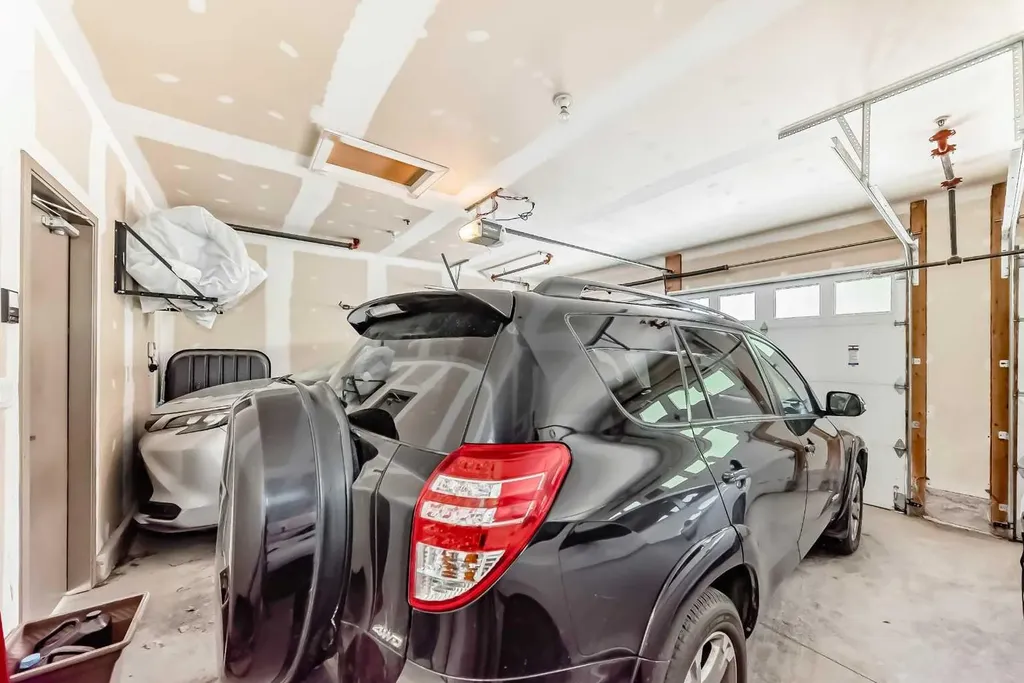 924 3 Avenue NW Calgary AB T2N 0J6