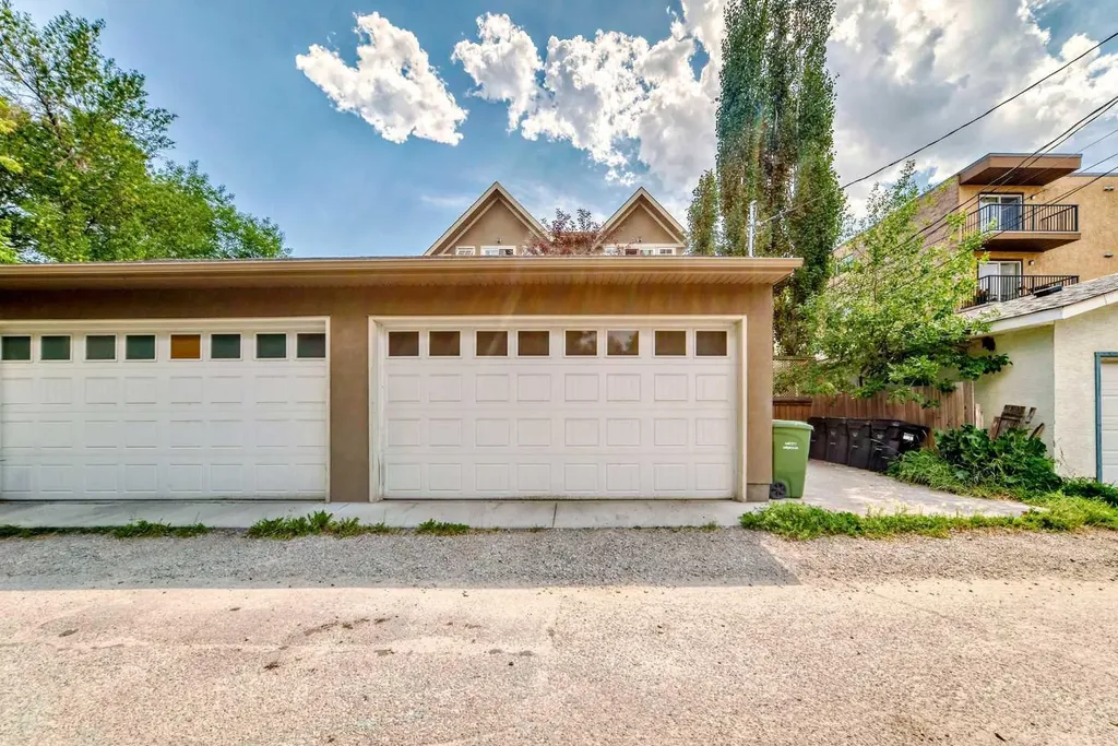 924 3 Avenue NW Calgary AB T2N 0J6