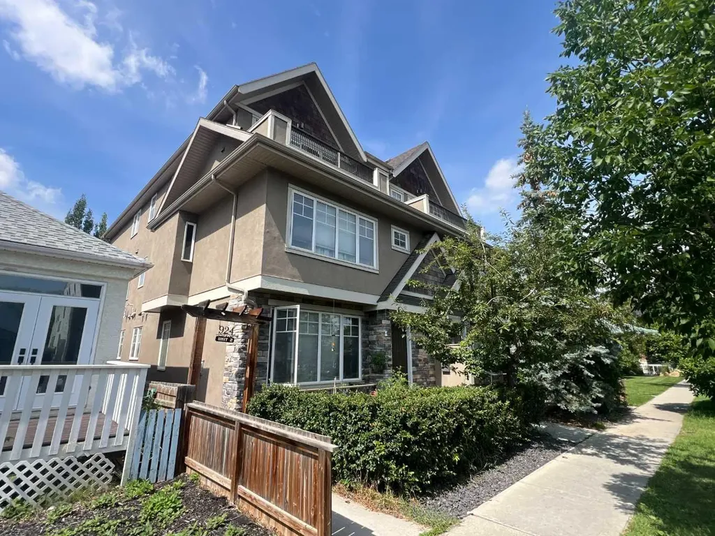 924 3 Avenue NW Calgary AB T2N 0J6