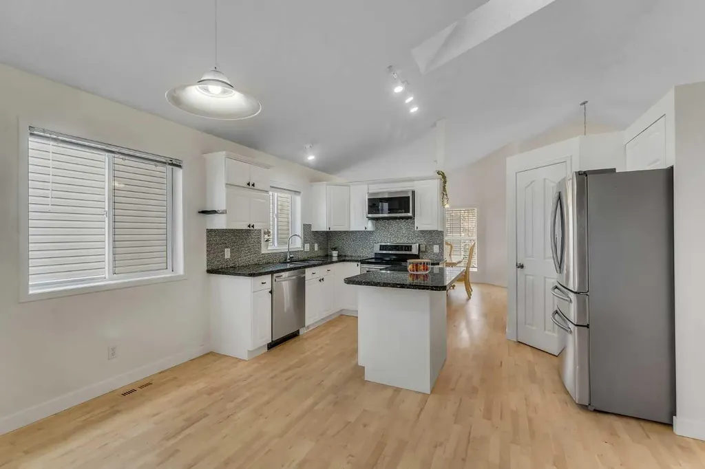 44 Douglas Glen Crescent SE Calgary AB T2Z 3M6