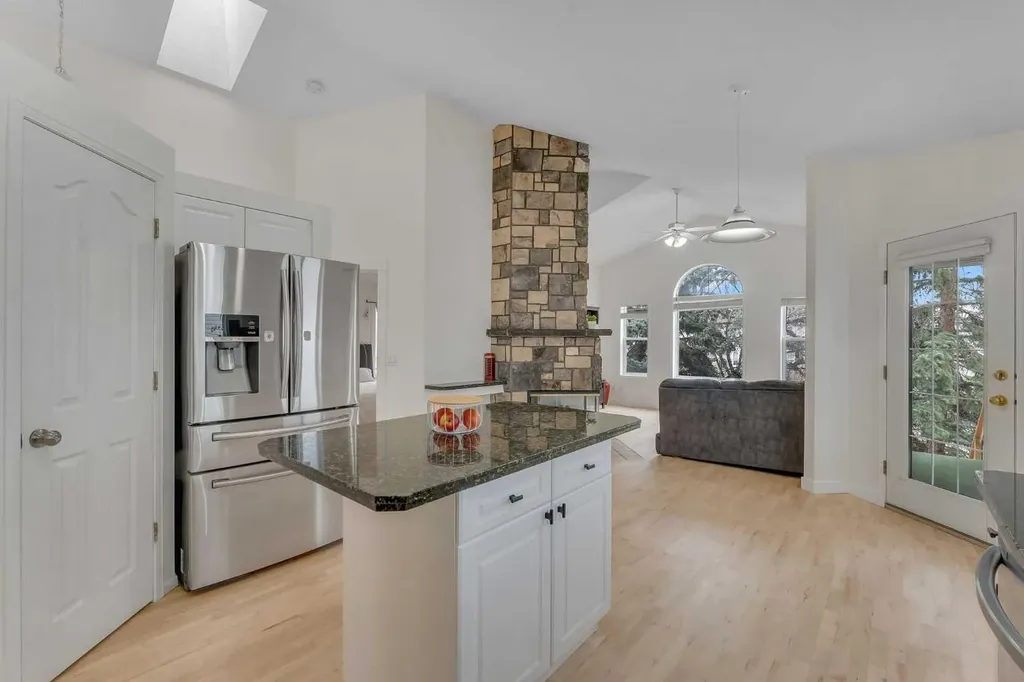 44 Douglas Glen Crescent SE Calgary AB T2Z 3M6