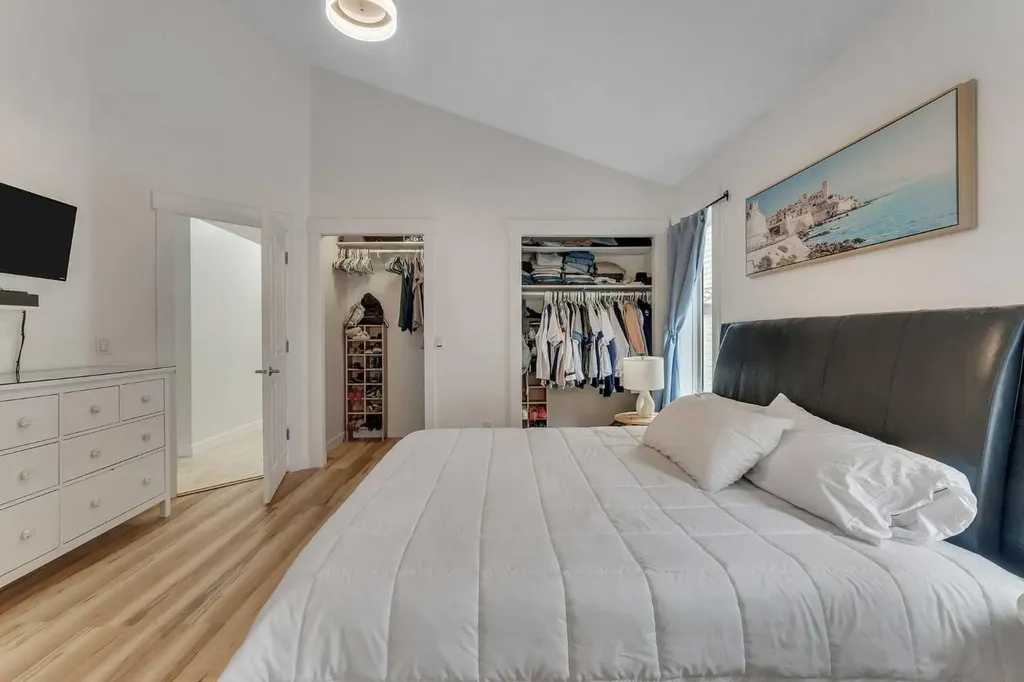 44 Douglas Glen Crescent SE Calgary AB T2Z 3M6
