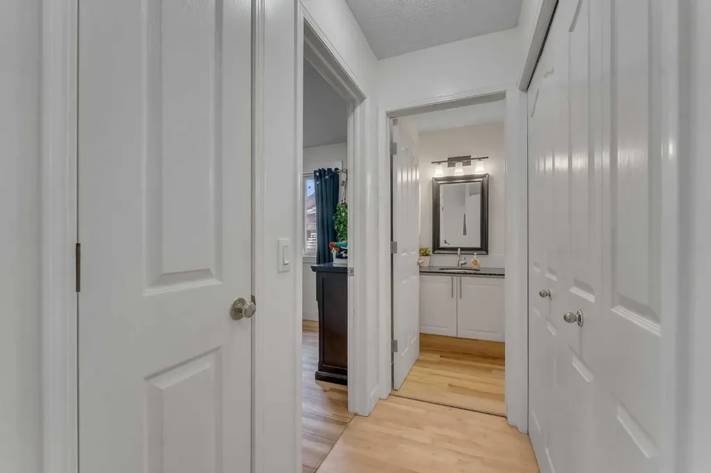 44 Douglas Glen Crescent SE Calgary AB T2Z 3M6
