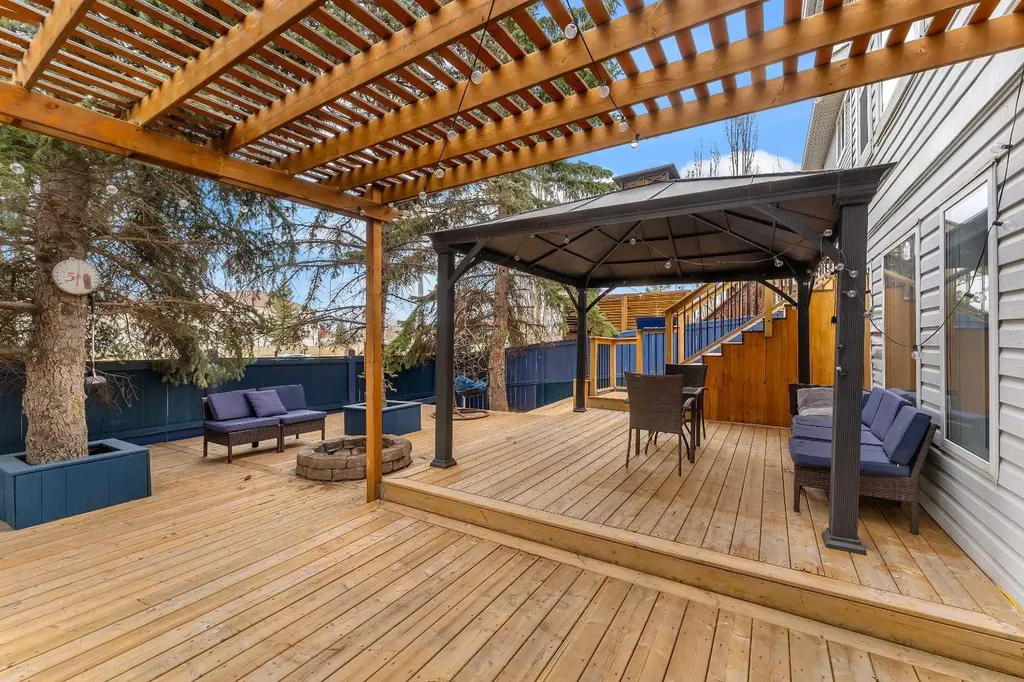 44 Douglas Glen Crescent SE Calgary AB T2Z 3M6