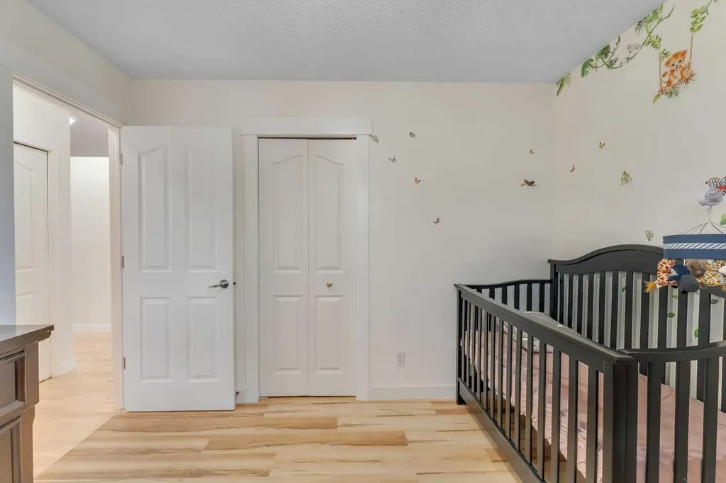 44 Douglas Glen Crescent SE Calgary AB T2Z 3M6