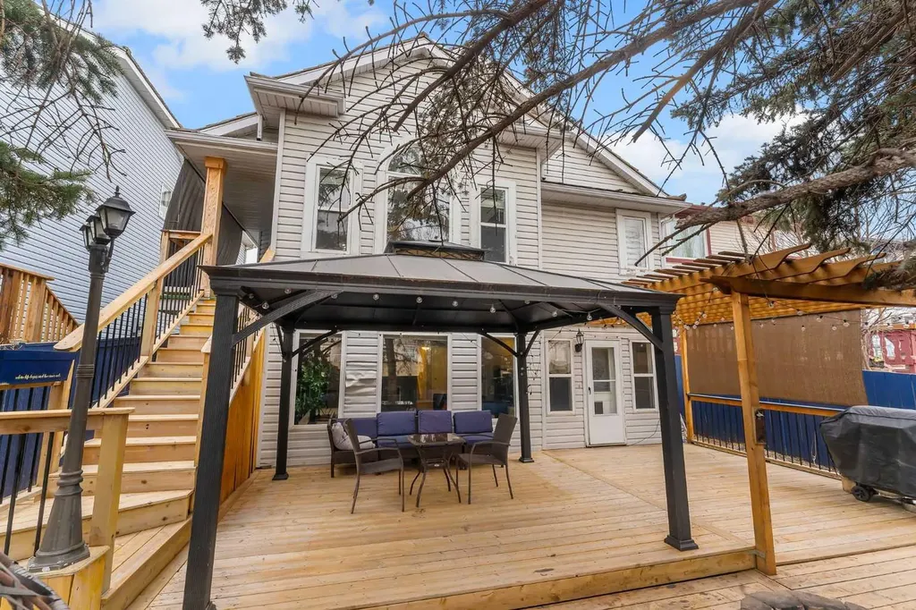 44 Douglas Glen Crescent SE Calgary AB T2Z 3M6