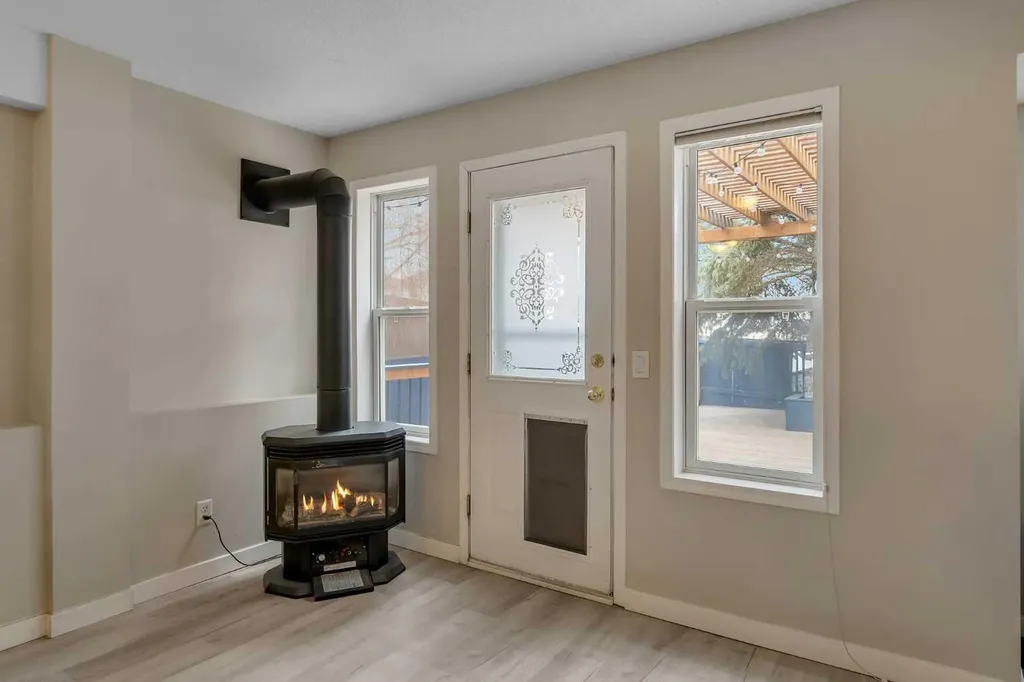 44 Douglas Glen Crescent SE Calgary AB T2Z 3M6