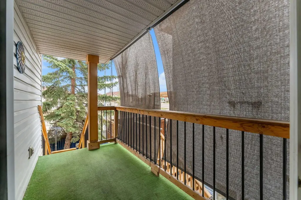 44 Douglas Glen Crescent SE Calgary AB T2Z 3M6