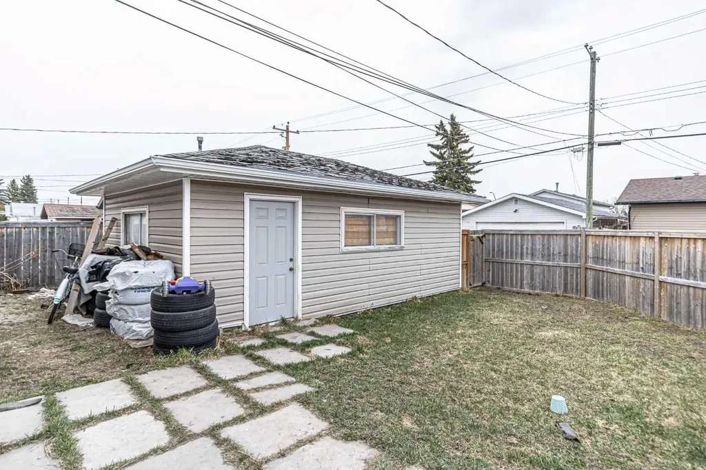 121 Margate Close NE Calgary AB T2A 3E5