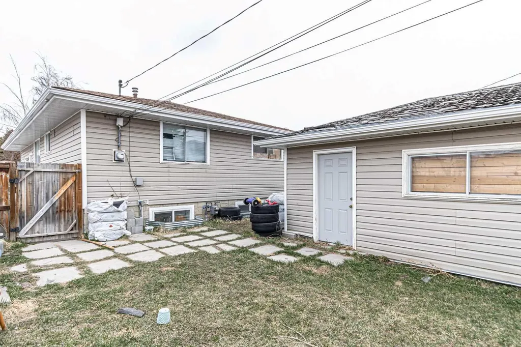 121 Margate Close NE Calgary AB T2A 3E5