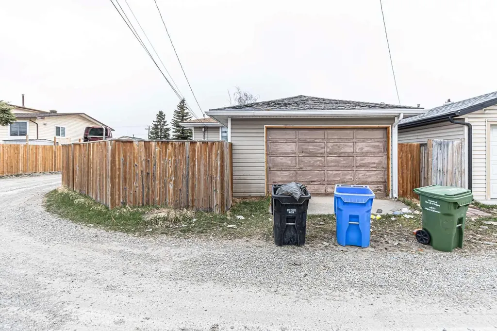 121 Margate Close NE Calgary AB T2A 3E5