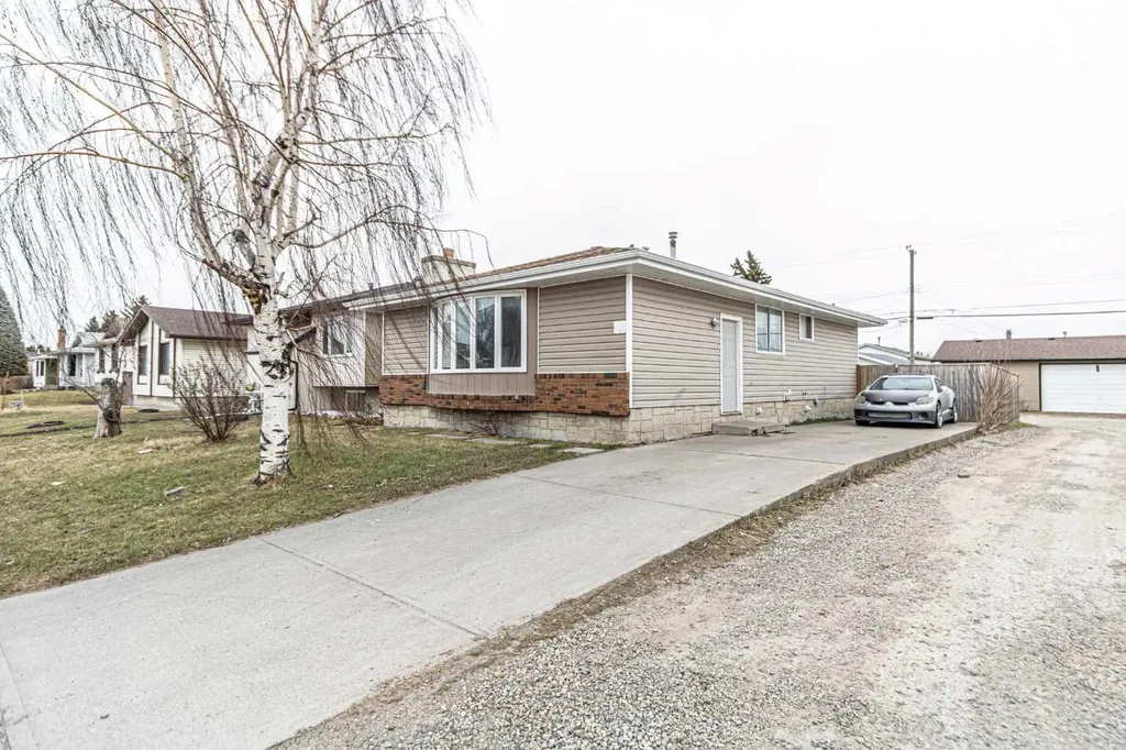 121 Margate Close NE Calgary AB T2A 3E5