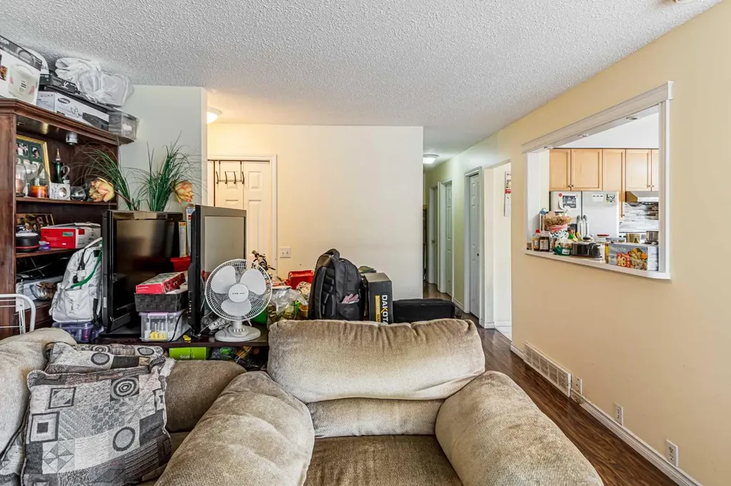 121 Margate Close NE Calgary AB T2A 3E5