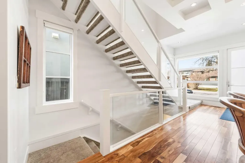 2027 42 Avenue SW Calgary AB T2T 2M8