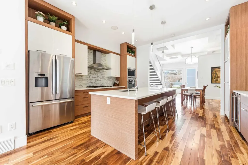 2027 42 Avenue SW Calgary AB T2T 2M8