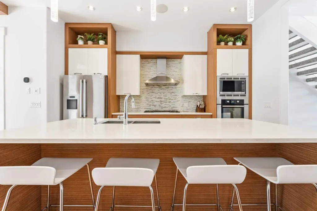 2027 42 Avenue SW Calgary AB T2T 2M8