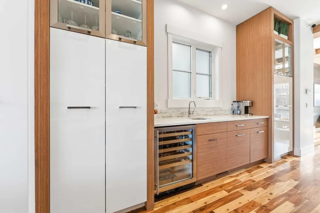 2027 42 Avenue SW Calgary AB T2T 2M8