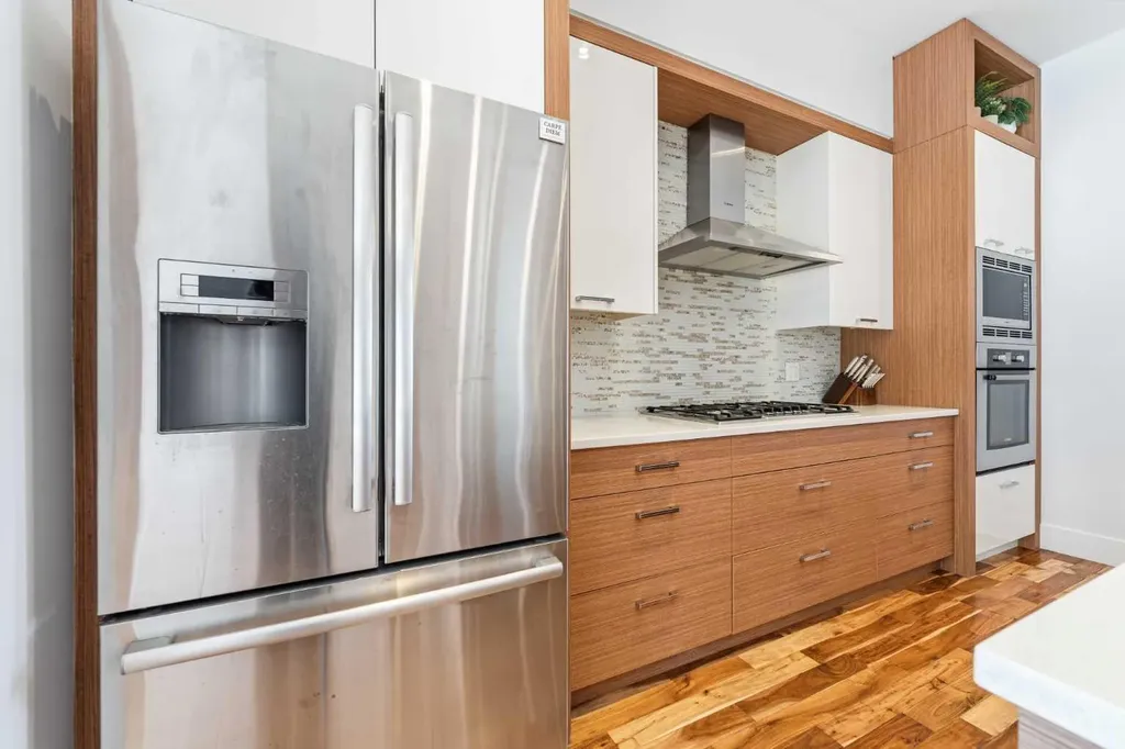 2027 42 Avenue SW Calgary AB T2T 2M8
