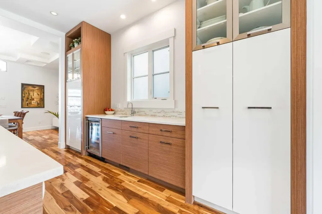 2027 42 Avenue SW Calgary AB T2T 2M8