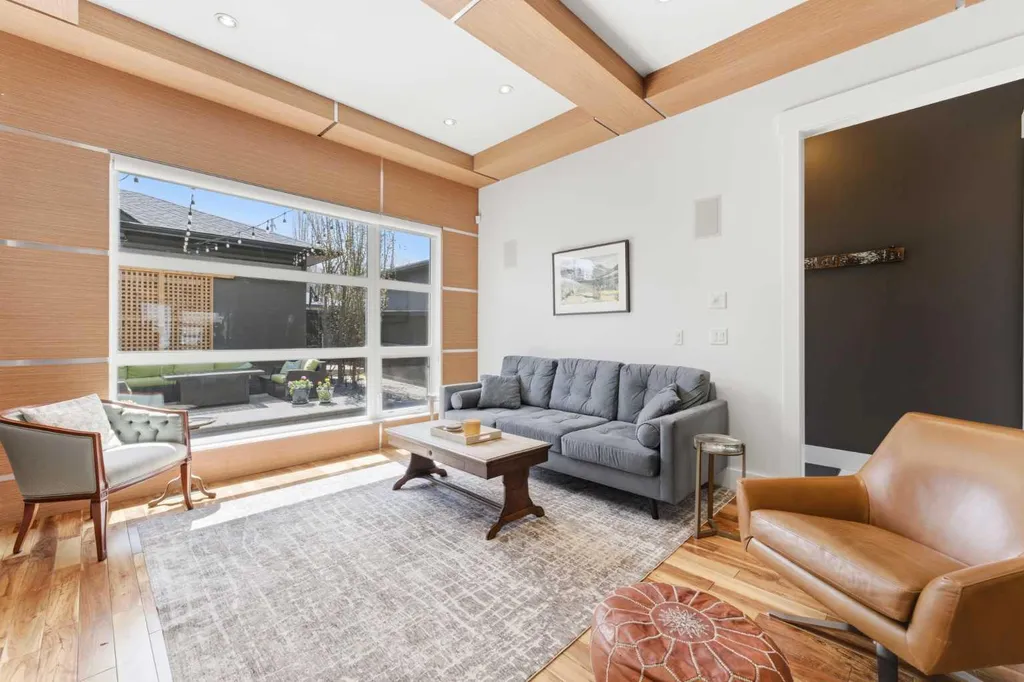 2027 42 Avenue SW Calgary AB T2T 2M8