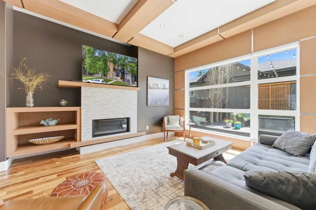 2027 42 Avenue SW Calgary AB T2T 2M8