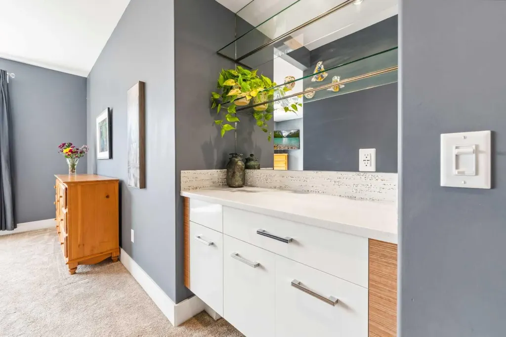 2027 42 Avenue SW Calgary AB T2T 2M8