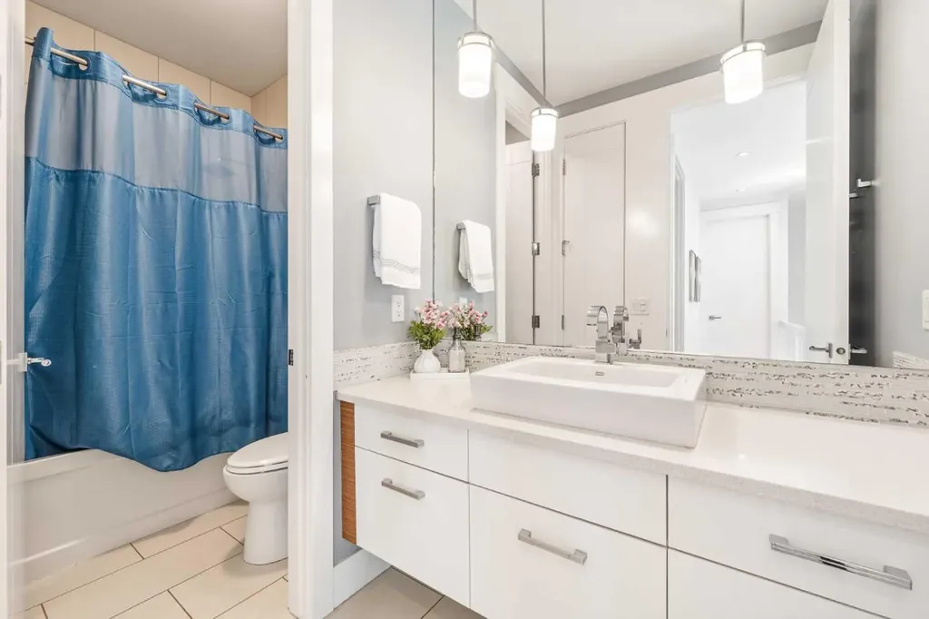 2027 42 Avenue SW Calgary AB T2T 2M8