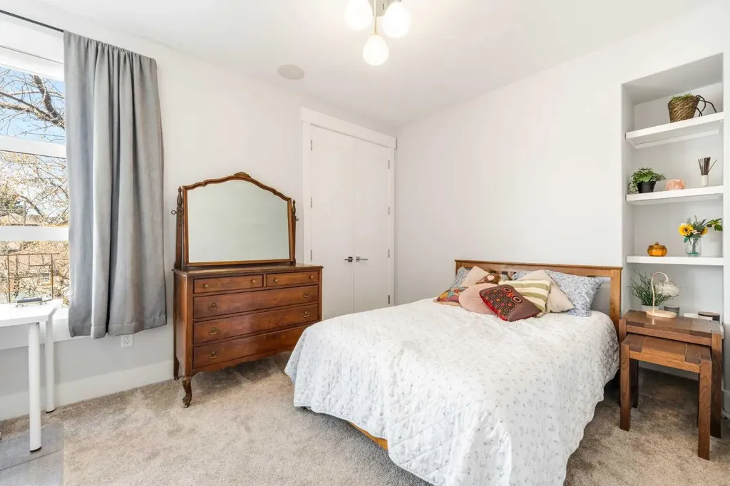 2027 42 Avenue SW Calgary AB T2T 2M8