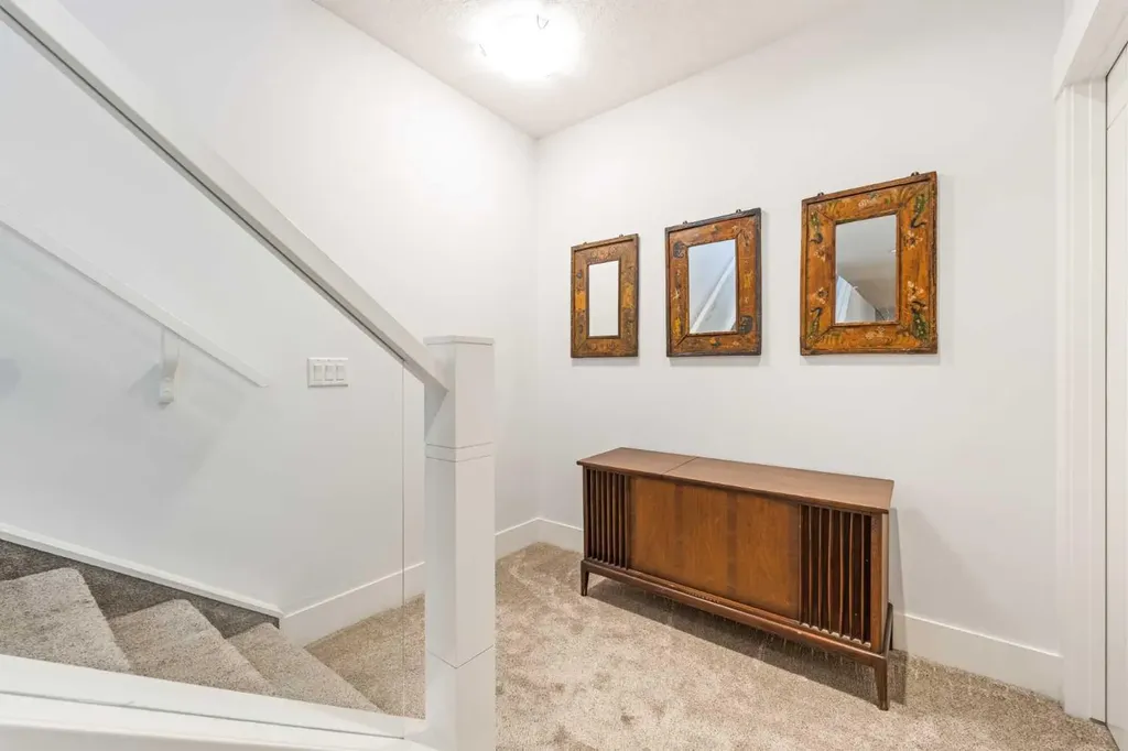 2027 42 Avenue SW Calgary AB T2T 2M8
