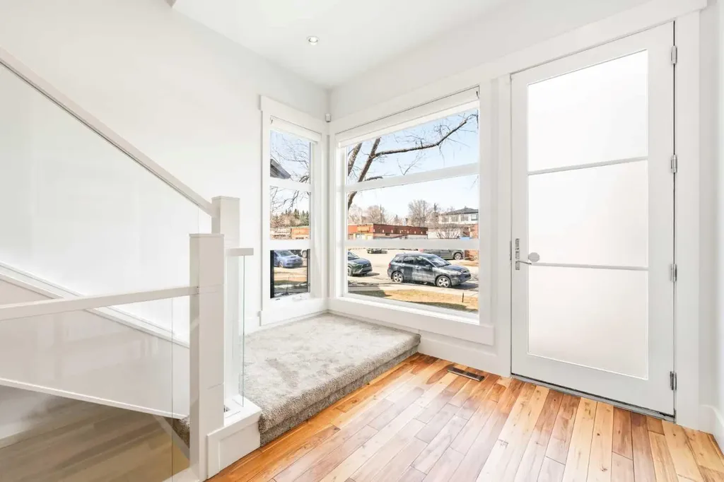 2027 42 Avenue SW Calgary AB T2T 2M8