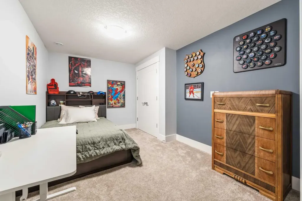 2027 42 Avenue SW Calgary AB T2T 2M8
