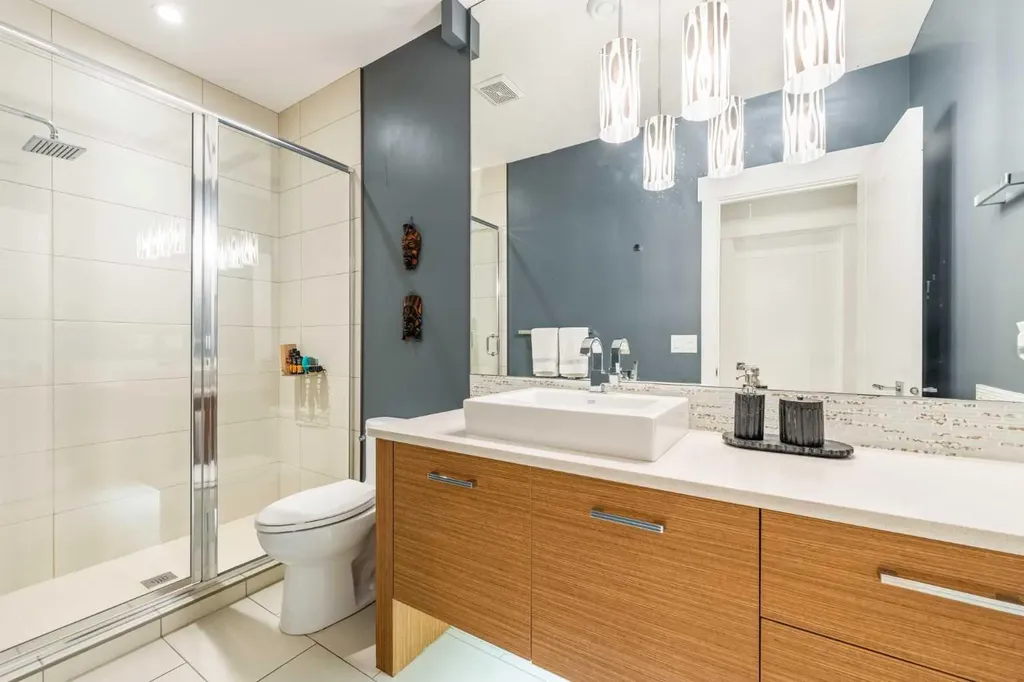 2027 42 Avenue SW Calgary AB T2T 2M8