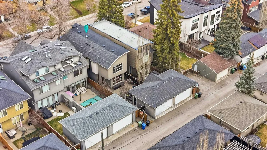 2027 42 Avenue SW Calgary AB T2T 2M8