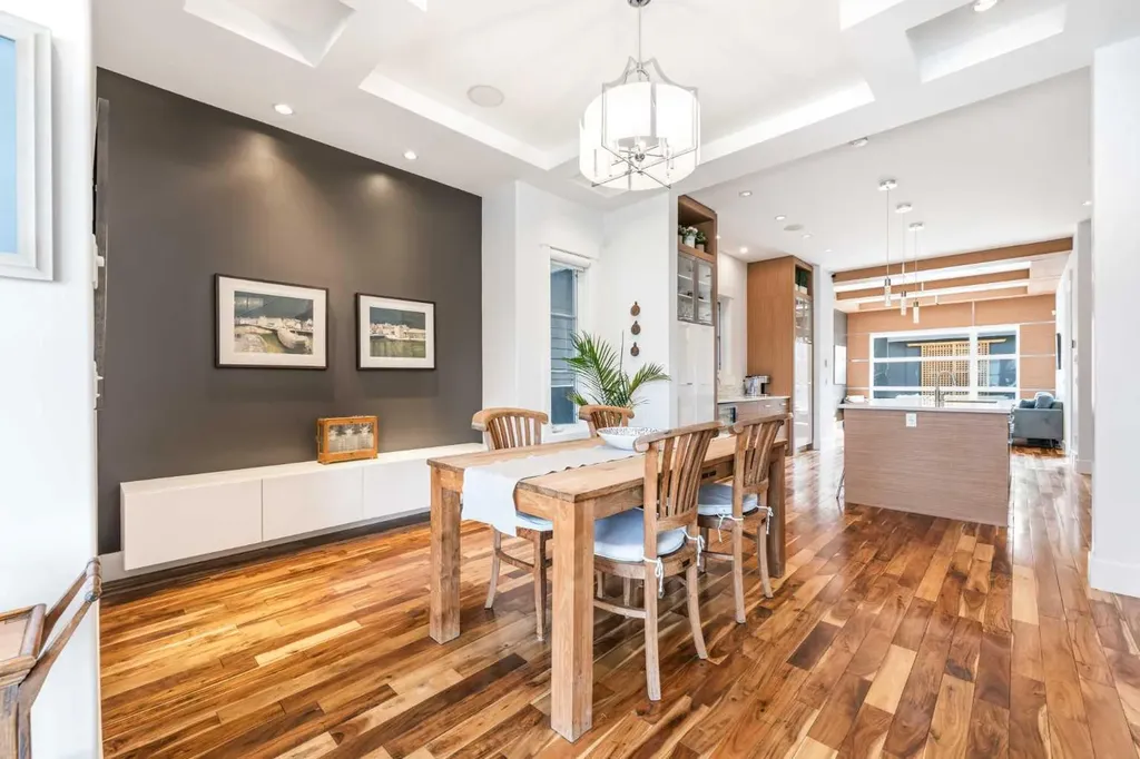 2027 42 Avenue SW Calgary AB T2T 2M8
