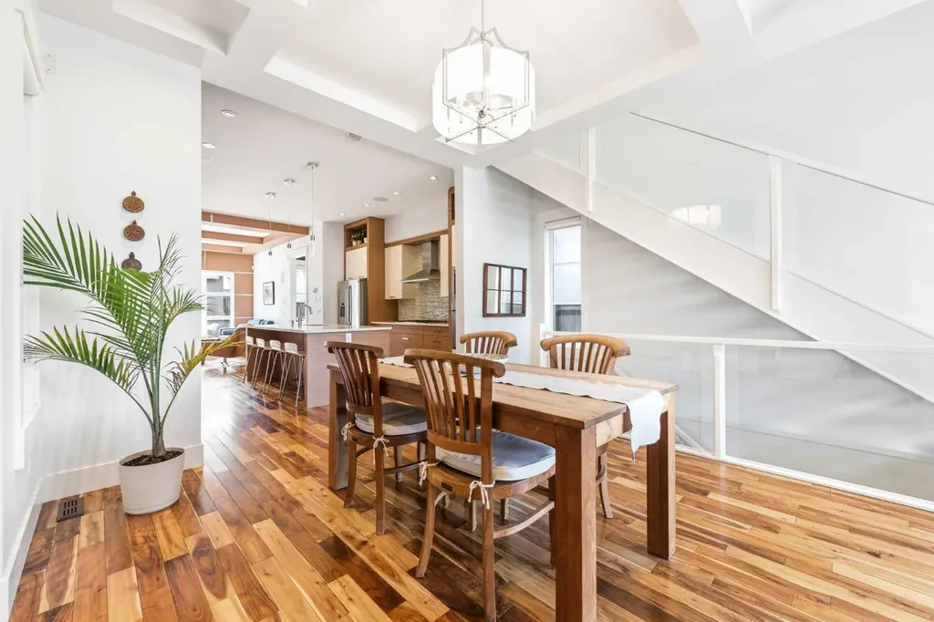 2027 42 Avenue SW Calgary AB T2T 2M8