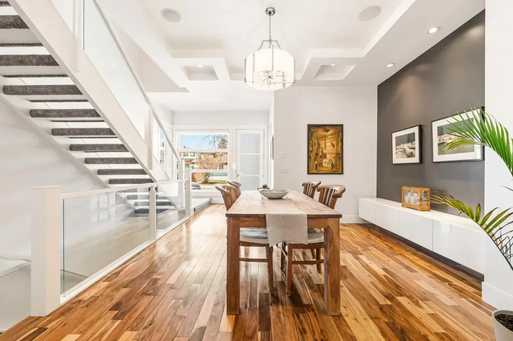 2027 42 Avenue SW Calgary AB T2T 2M8