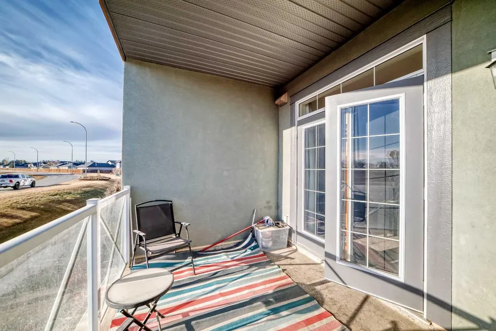1005B Westmount Drive Strathmore AB T1P 0C3