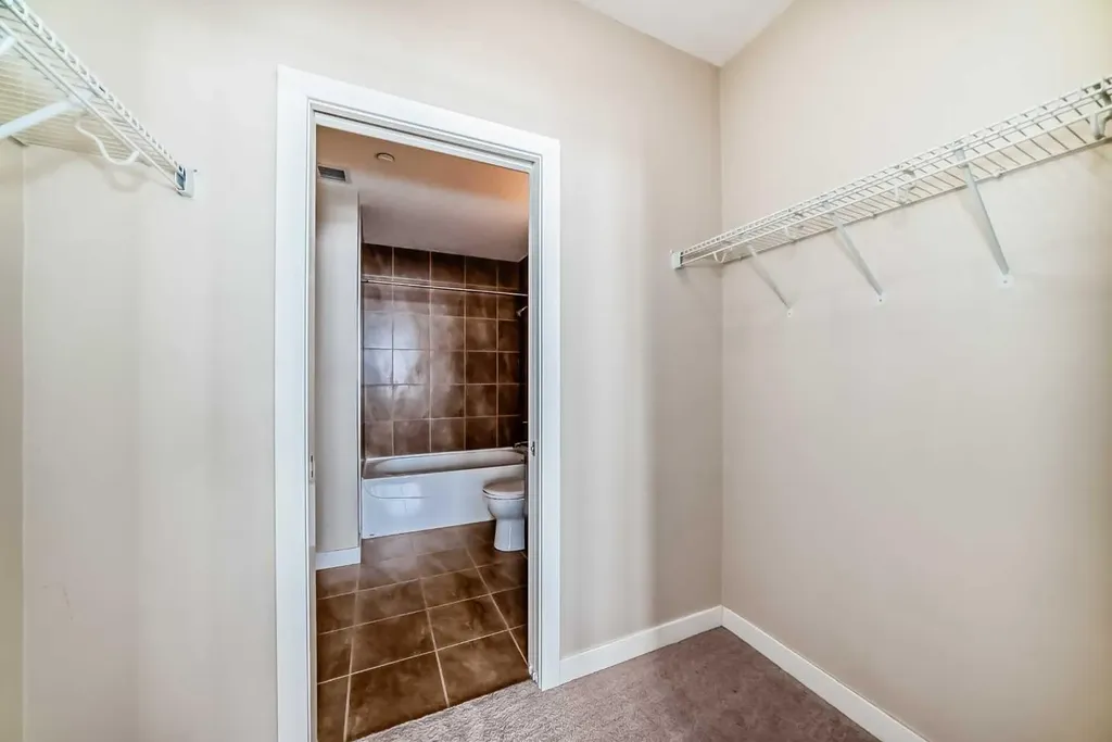 1005B Westmount Drive Strathmore AB T1P 0C3