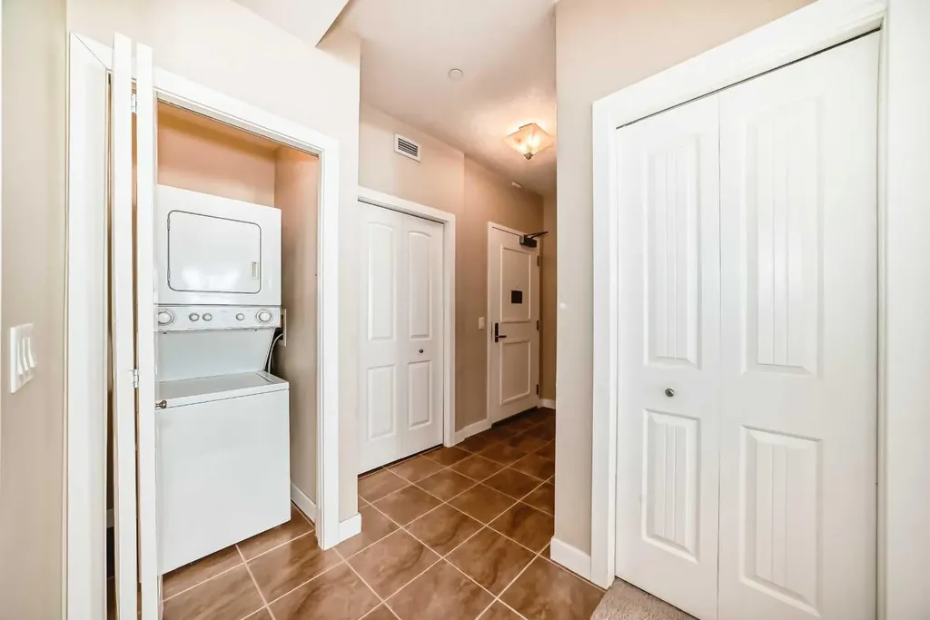 1005B Westmount Drive Strathmore AB T1P 0C3