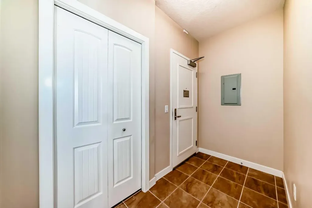 1005B Westmount Drive Strathmore AB T1P 0C3