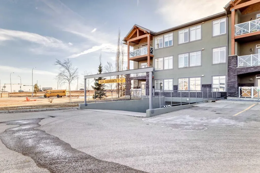 1005B Westmount Drive Strathmore AB T1P 0C3