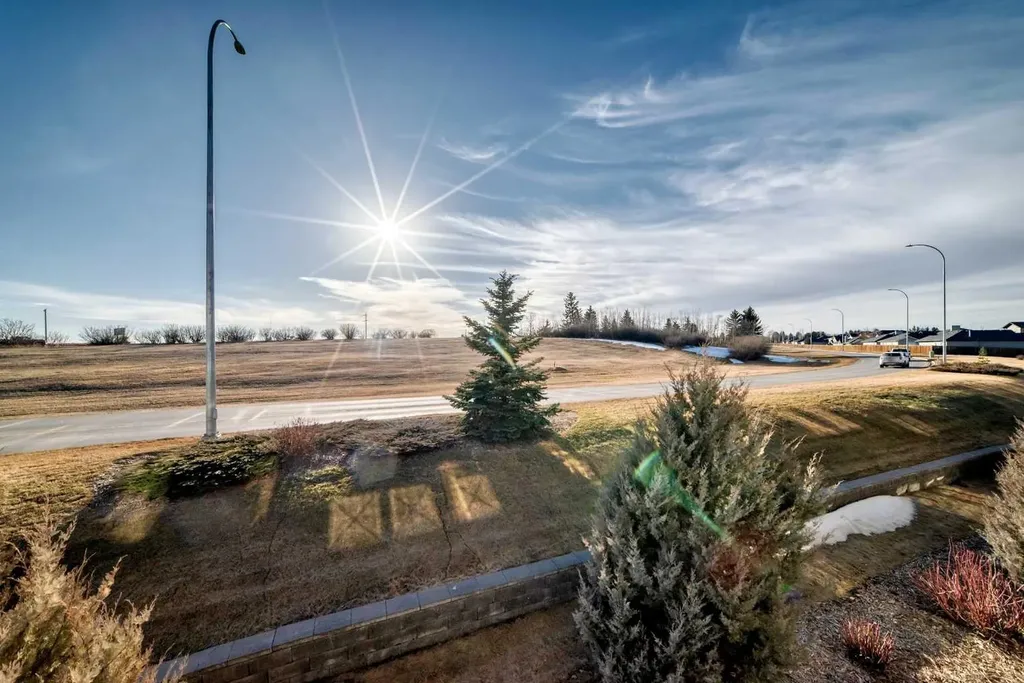 1005B Westmount Drive Strathmore AB T1P 0C3