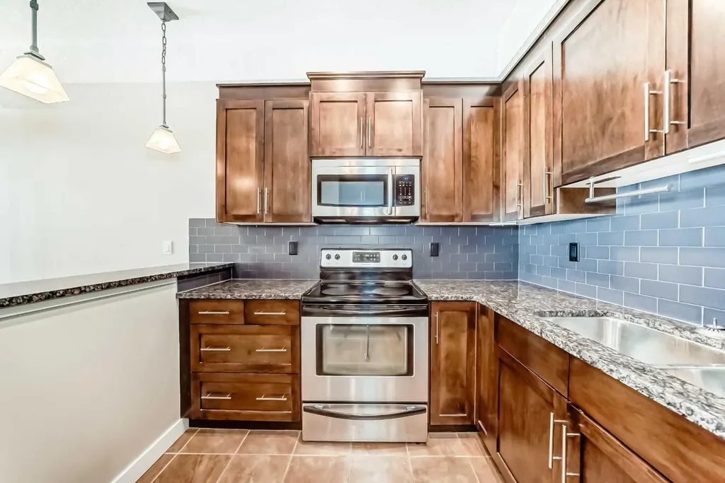 1005B Westmount Drive Strathmore AB T1P 0C3