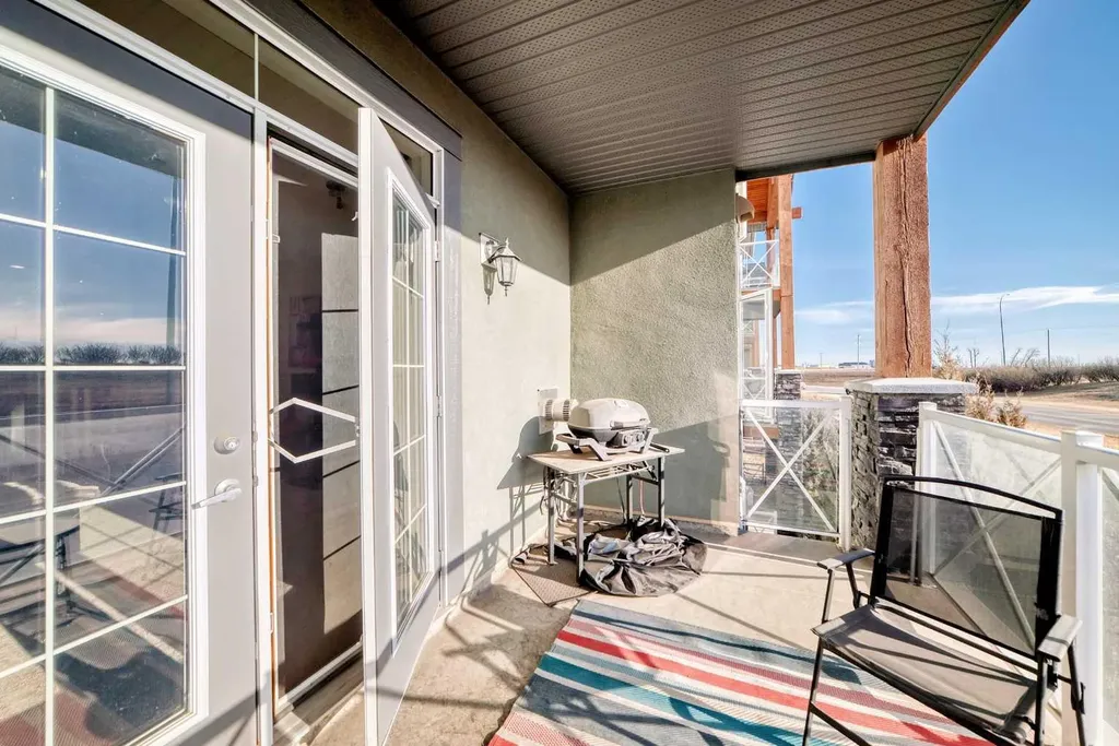 1005B Westmount Drive Strathmore AB T1P 0C3