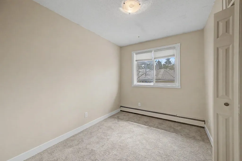 4004 79 Street NW Calgary AB t3b2n8